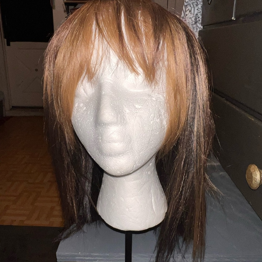 Women’s medium length wig